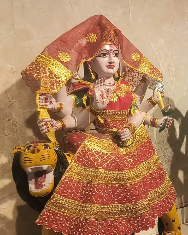 सिंहवाहिनी माँ दुर्गा – Maa Durga on her lion, शिव परमार्थ धाम