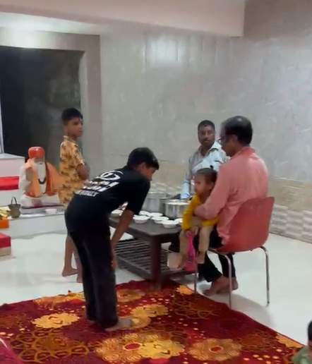 शिव परमार्थ धाम में Shiv Ratri main Kheer ka parsad एवं भोजन सेवा